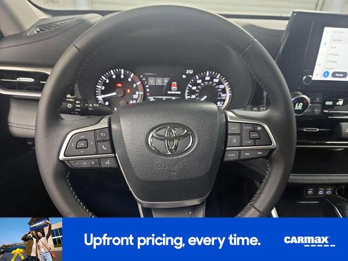 White 2023 Toyota Highlander LE