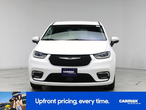 White 2023 Chrysler Pacifica Touring L