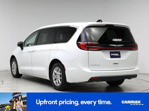 White 2023 Chrysler Pacifica Touring L