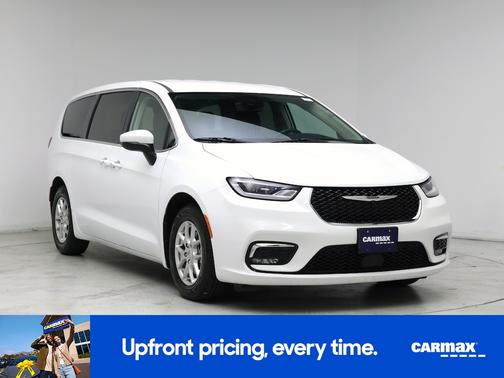 White 2023 Chrysler Pacifica Touring L