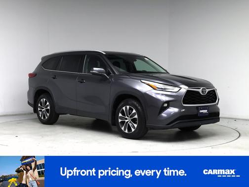 Gray 2022 Toyota Highlander XLE