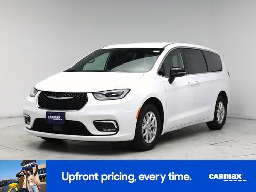 White 2025 Chrysler Pacifica Select
