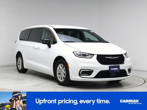 White 2025 Chrysler Pacifica Select