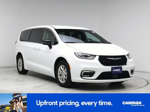 White 2025 Chrysler Pacifica Select