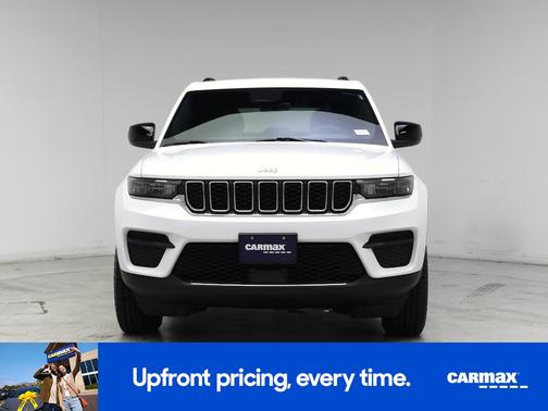 White 2025 Jeep Grand Cherokee Laredo