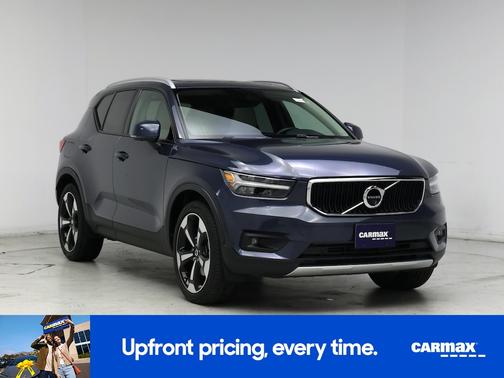 Blue 2022 Volvo XC40 T5 Momentum