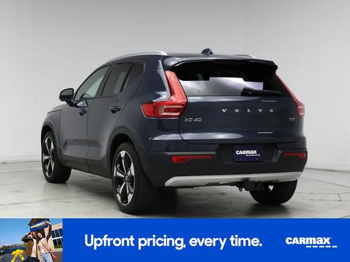 Blue 2022 Volvo XC40 T5 Momentum