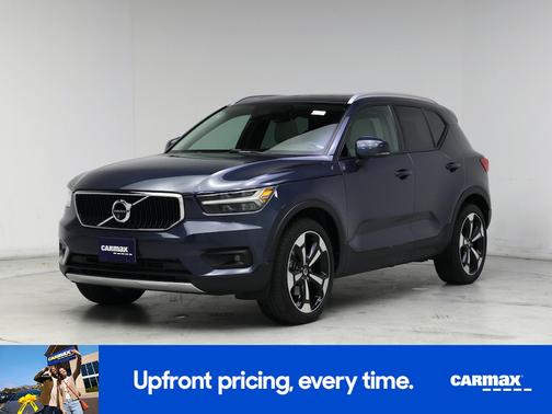 Blue 2022 Volvo XC40 T5 Momentum