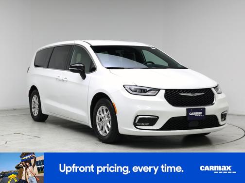 White 2025 Chrysler Pacifica Select