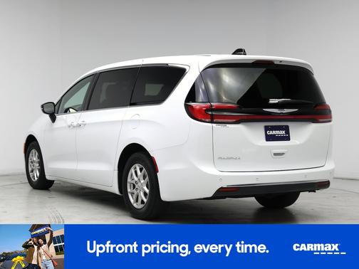 White 2025 Chrysler Pacifica Select