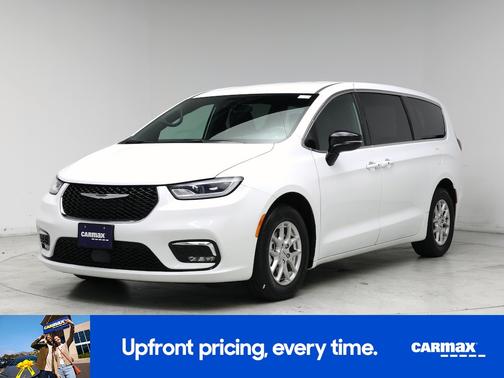 White 2025 Chrysler Pacifica Select