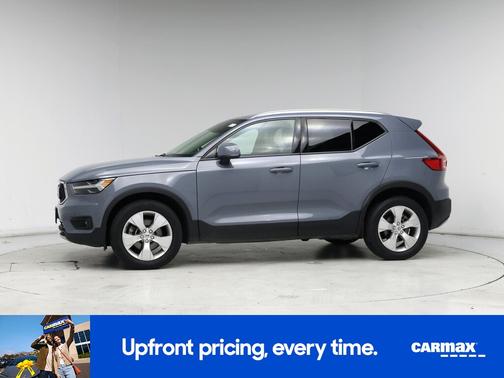 2021 Volvo XC40 T5 Momentum