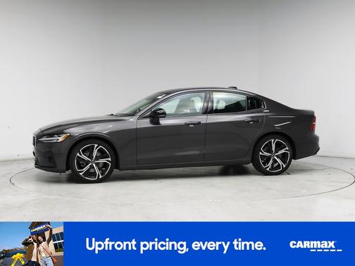 2024 Volvo S60 B5 Plus Dark Theme