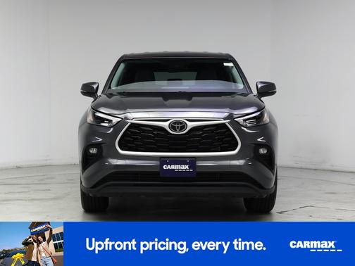 Gray 2024 Toyota Highlander LE