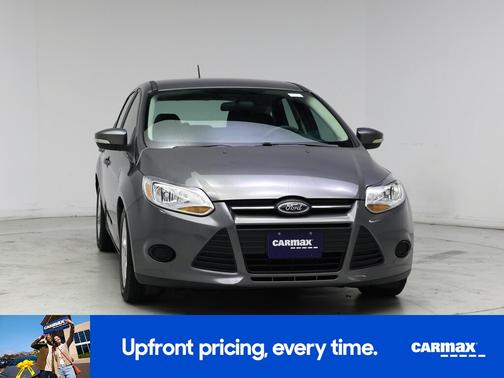 Gray 2014 Ford Focus SE