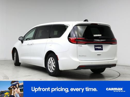 White 2023 Chrysler Pacifica Touring L
