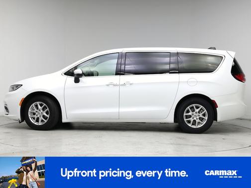 White 2023 Chrysler Pacifica Touring L