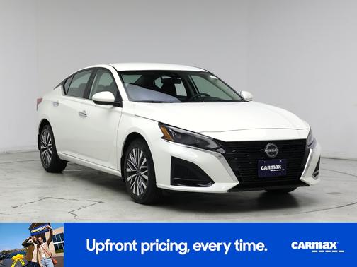 White 2023 Nissan Altima SV