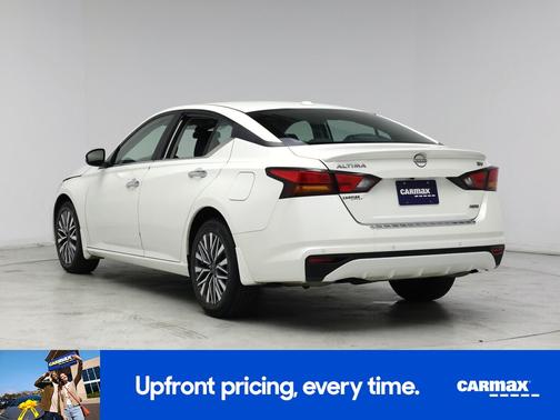 White 2023 Nissan Altima SV
