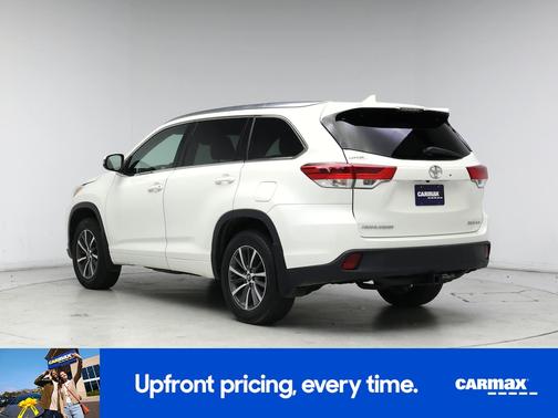 White 2018 Toyota Highlander XLE