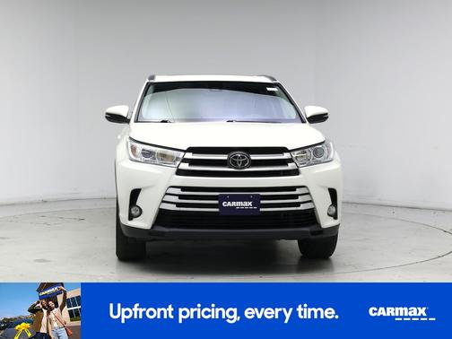 White 2018 Toyota Highlander XLE