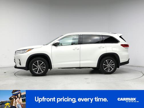 White 2018 Toyota Highlander XLE
