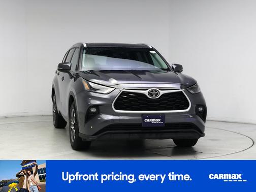 Gray 2022 Toyota Highlander XLE