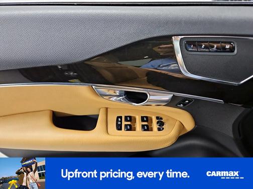 2018 Volvo XC90 T6 Momentum