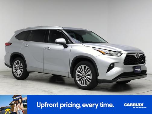 Silver 2023 Toyota Highlander Platinum