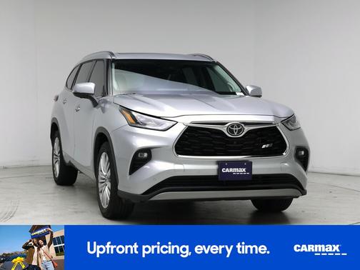 Silver 2023 Toyota Highlander Platinum