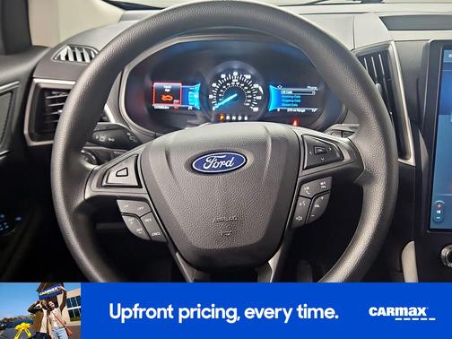 Black 2023 Ford Edge SE