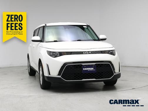 White 2023 Kia Soul LX