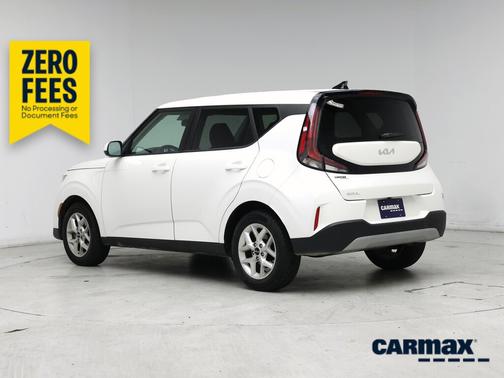 White 2023 Kia Soul LX