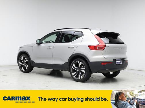 2023 Volvo XC40 B5 Ultimate Dark Theme