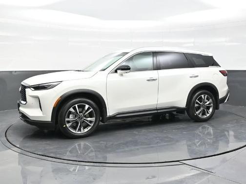Majestic White 2025 INFINITI QX60 LUXE