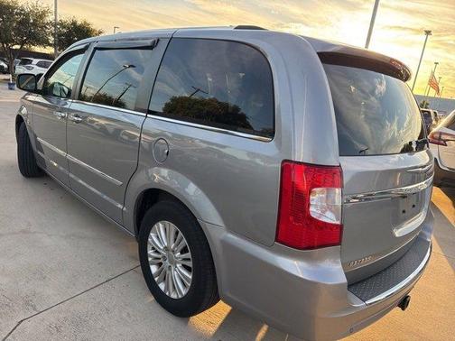 2014 Chrysler Town & Country Limited