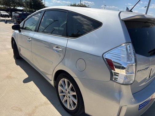 2013 Toyota Prius v Five