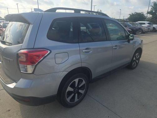 Ice Silver Metallic 2018 Subaru Forester 2.5i Premium