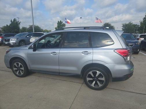 Ice Silver Metallic 2018 Subaru Forester 2.5i Premium