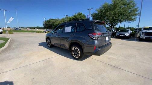 2025 Subaru Forester Base
