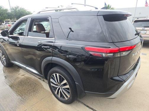 Black 2022 Nissan Pathfinder Platinum