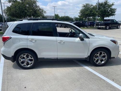 Crystal White Pearl 2017 Subaru Forester 2.5i Touring