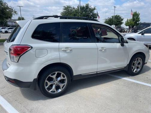 Crystal White Pearl 2017 Subaru Forester 2.5i Touring