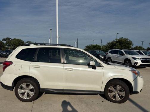 Crystal White Pearl 2016 Subaru Forester 2.5i Premium