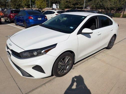 Snow White Pearl 2022 Kia Forte LXS