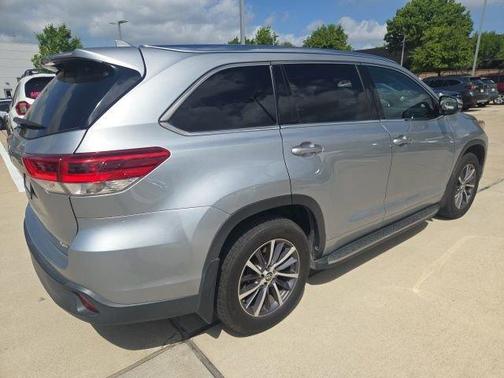 Celestial Silver Metallic 2017 Toyota Highlander XLE