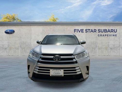 Celestial Silver Metallic 2017 Toyota Highlander XLE