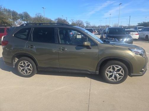 2022 Subaru Forester Premium