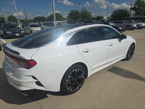 Glacial White Pearl 2024 Kia K5 GT-Line