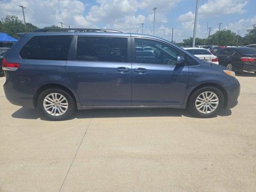 2014 Toyota Sienna XLE
